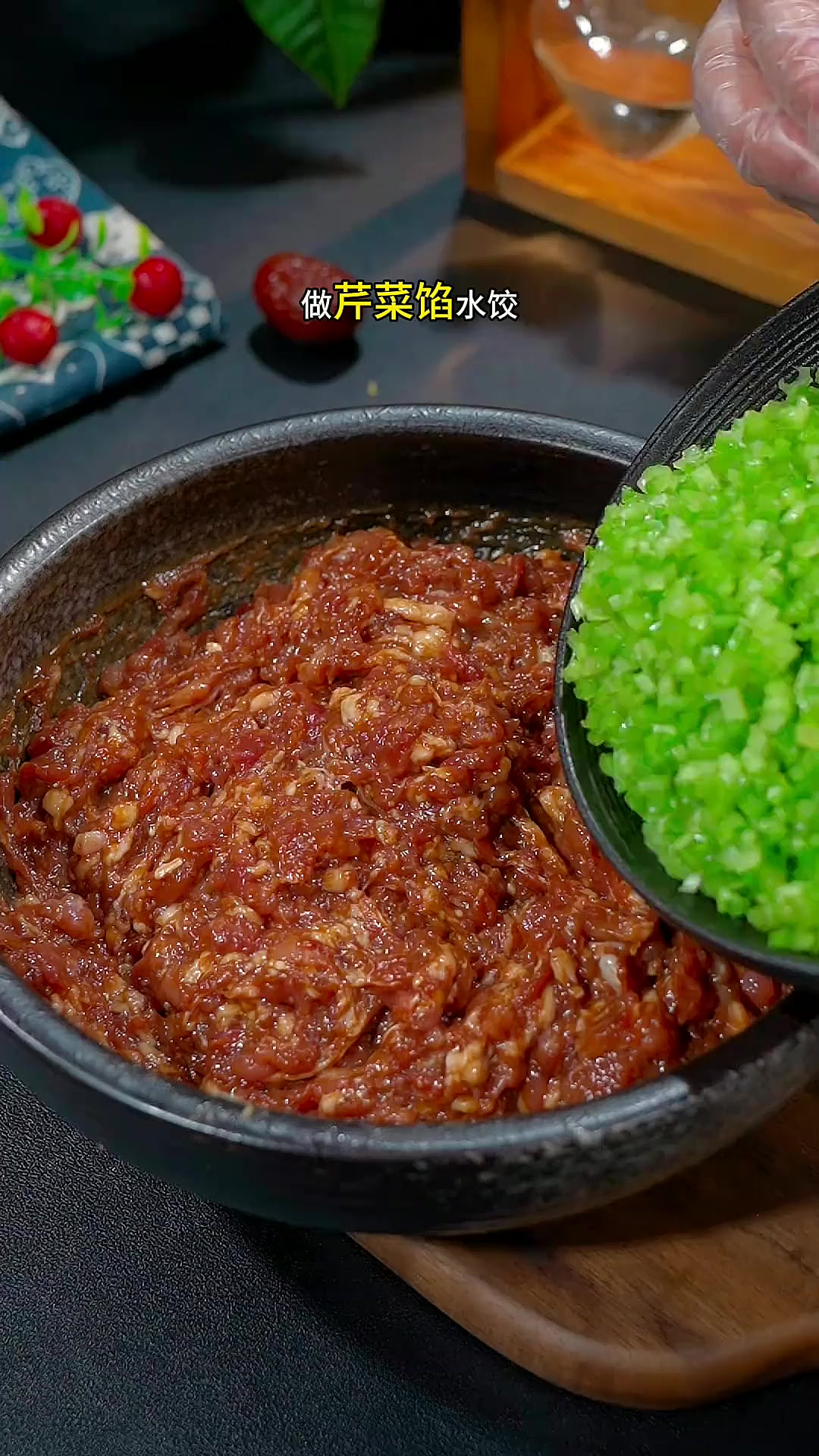 猪肉芹菜馅儿饺子这样做才好吃