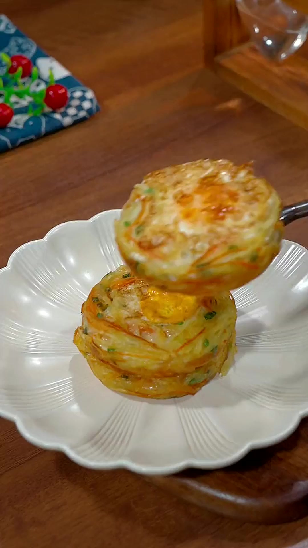 明天的早餐不知道吃啥的话，就做这个土豆丝太阳饼，好吃又营养