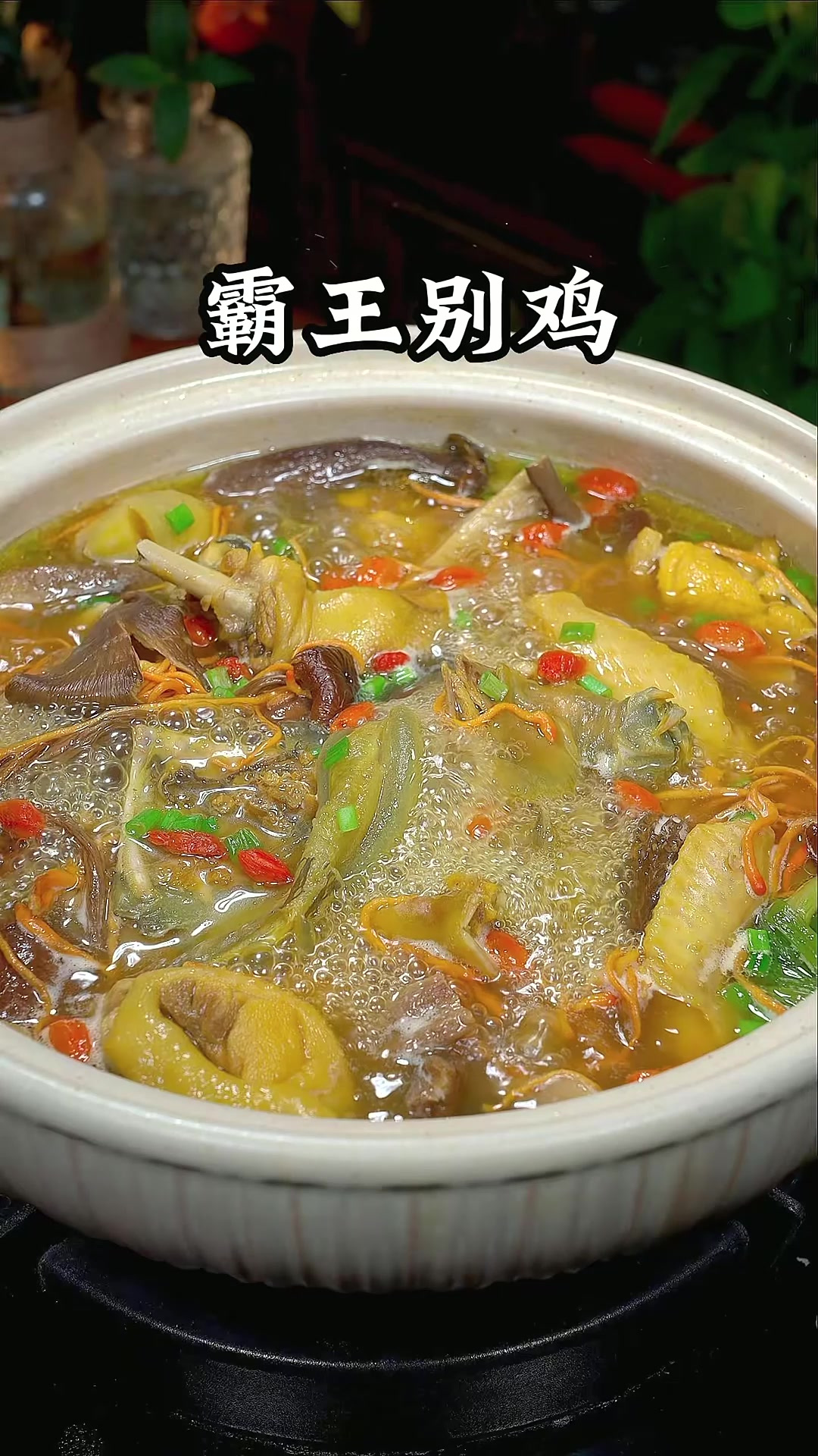 大家都知道喝甲鱼汤好处多多,这样炖的甲鱼汤营养不流失,汤鲜味