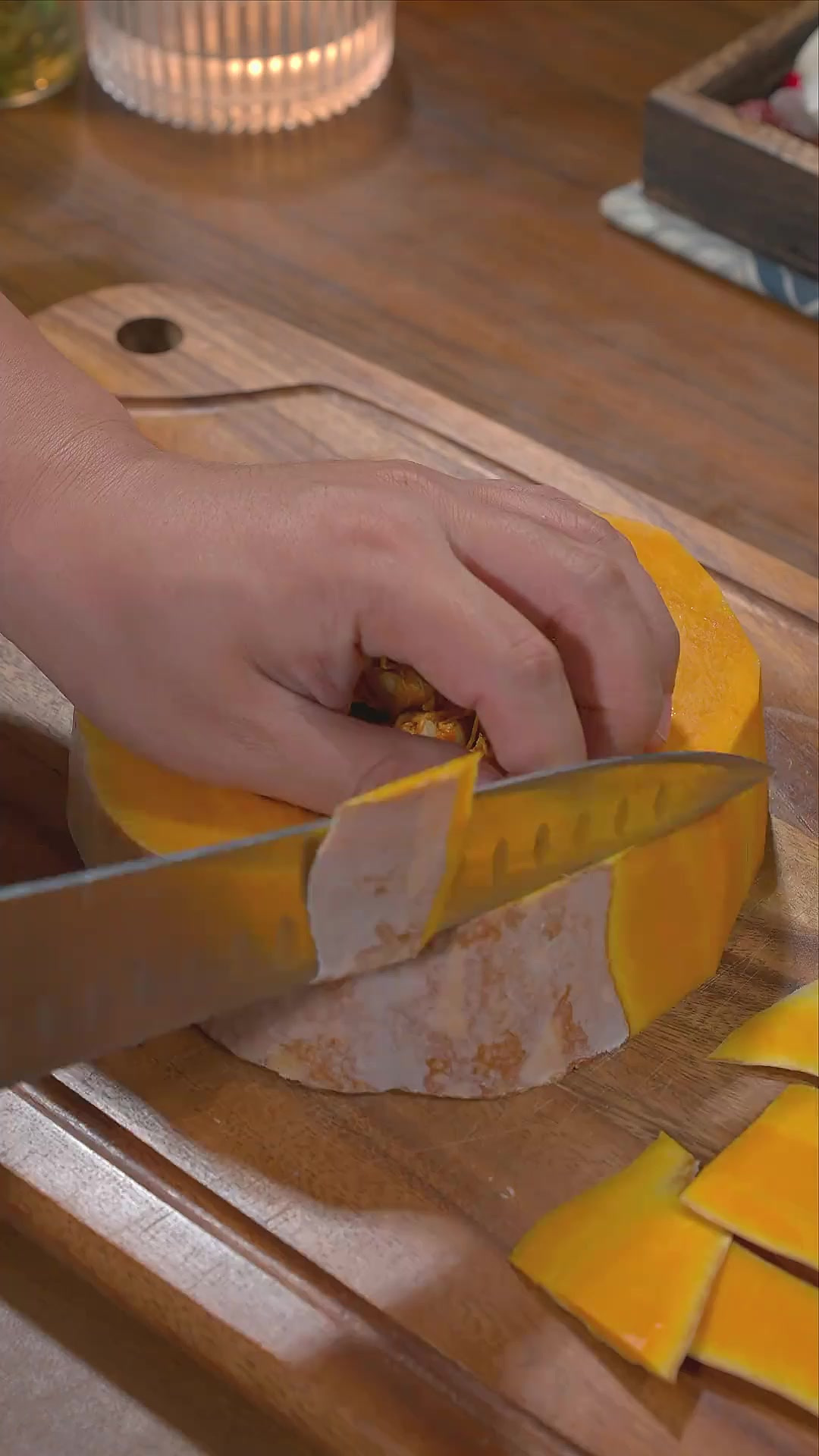 炸南瓜饼很多人在家做不好,因为你的方法错了,看完这个视频你就