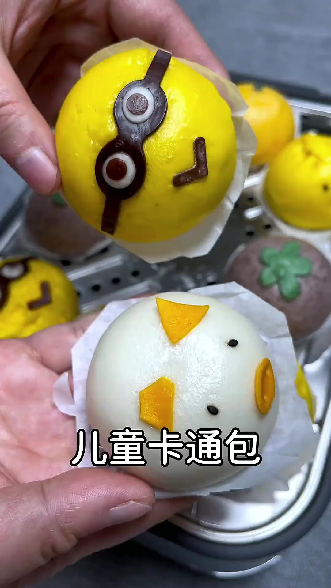 早上换着花样给孩子做早餐,这个 果蔬卡通包都是带馅的,成分干