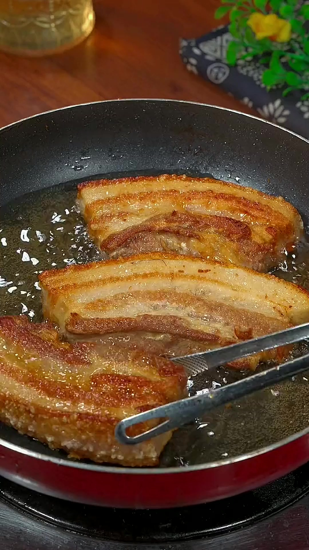 我万万没想到，脆皮五花肉做起来这么简单，外酥里嫩的特别好吃