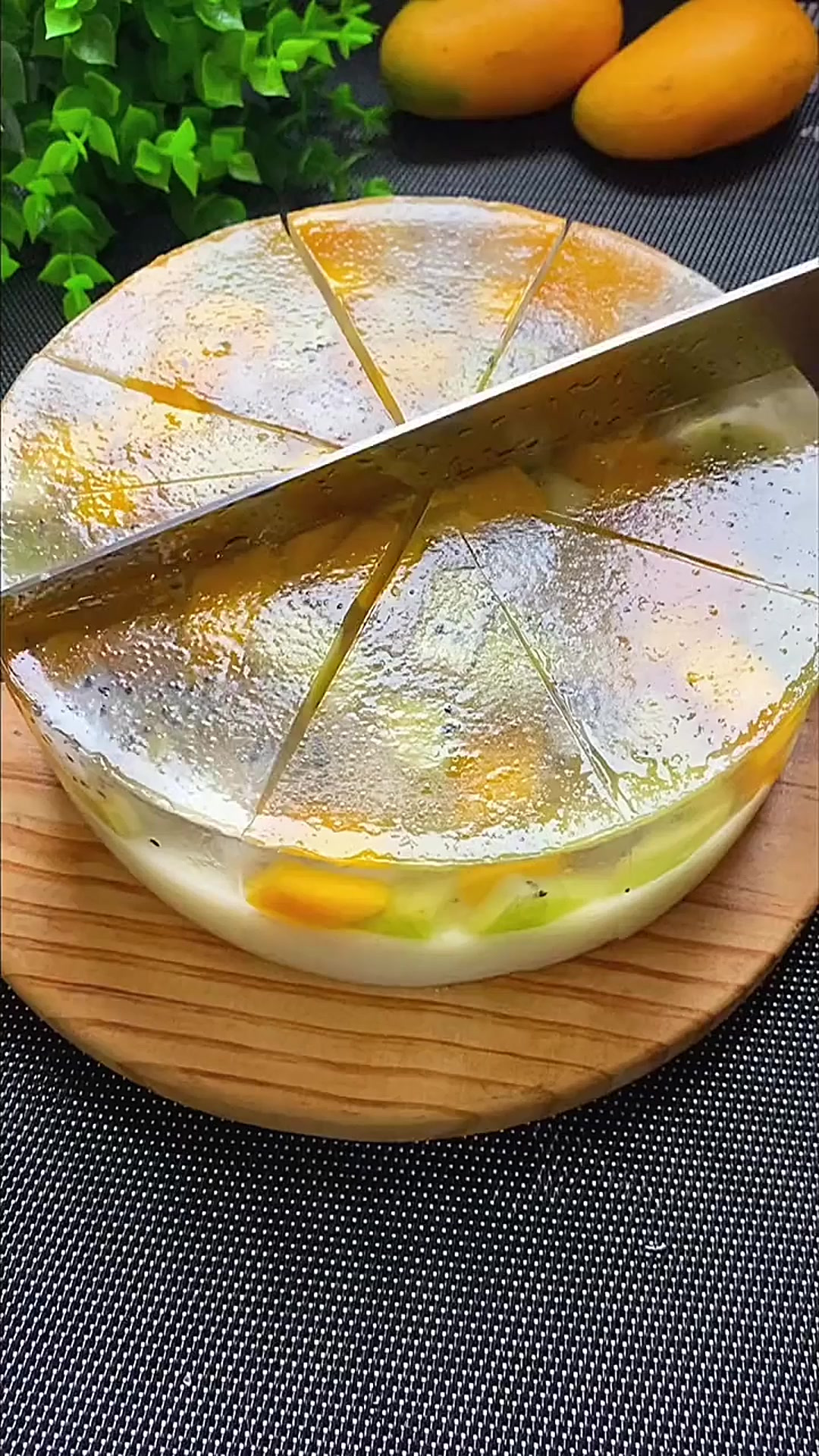 闺蜜过生日，给她做个水果果冻蛋糕，晶莹剔透好看又好吃