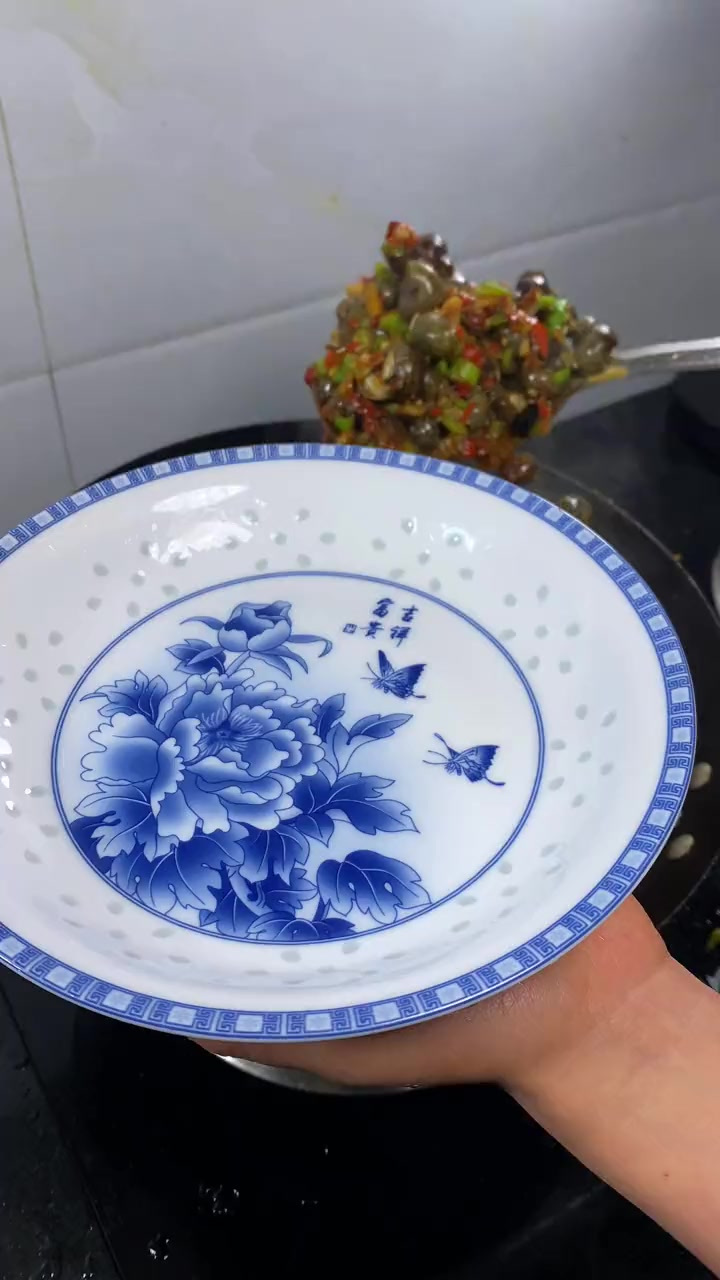 详细版爆炒田螺来了，用料简单，非常好吃，个个都吸满了汤汁