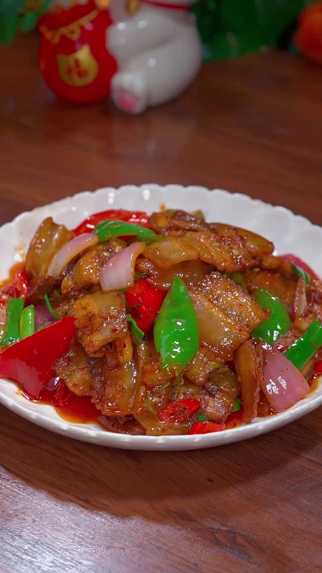 过年的餐桌上做一道这样的家常下饭菜，川味回锅肉，香辣下饭，好