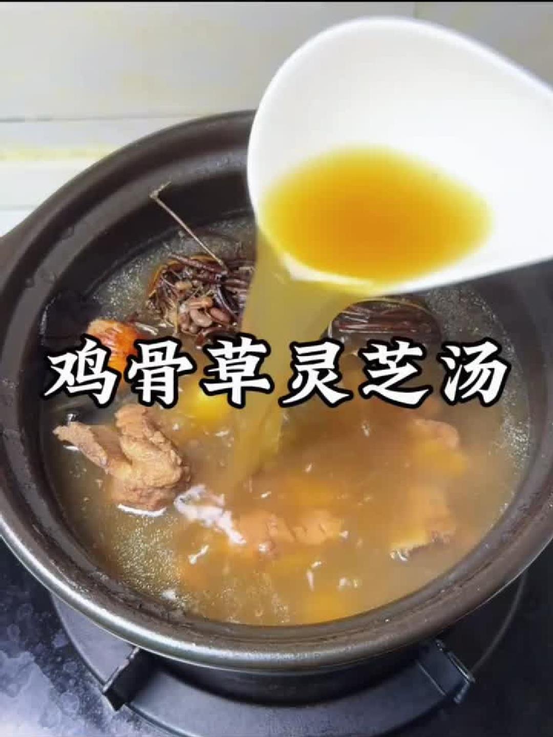 解密广东人三伏天养生:一碗鸡骨草汤的独特功效
