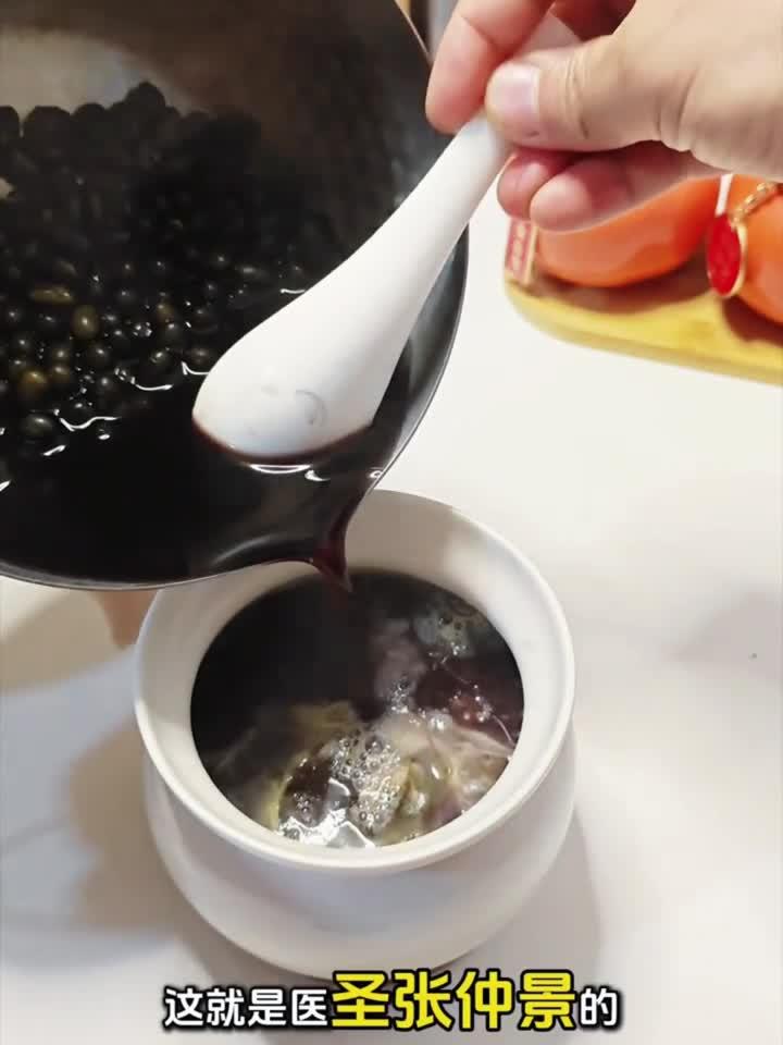 黑豆水冲鸡蛋:一碗养肾安神汤,助你酣然入梦