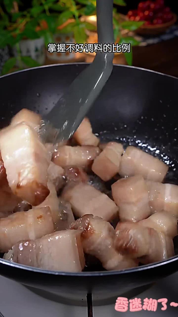 红烧肉的家常做法，色泽红亮，肥而不腻，全家人都爱吃