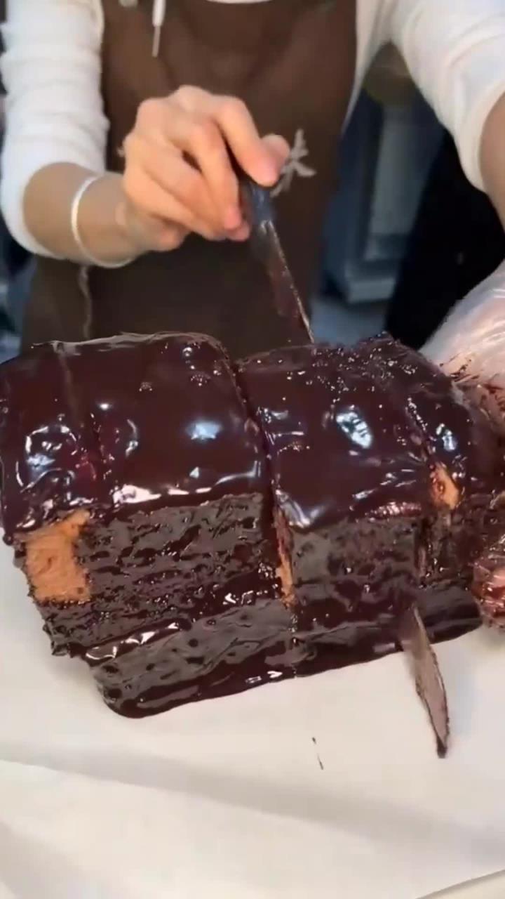 这才是真正的巧克力爆浆蛋糕吧！