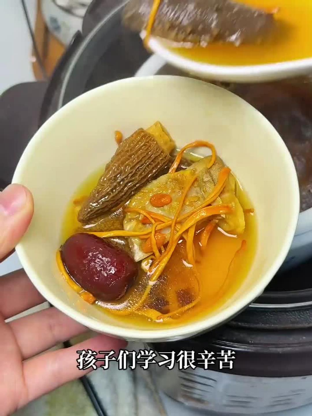 娃学习总喊饿?益智健体就喝这碗海参排骨汤!