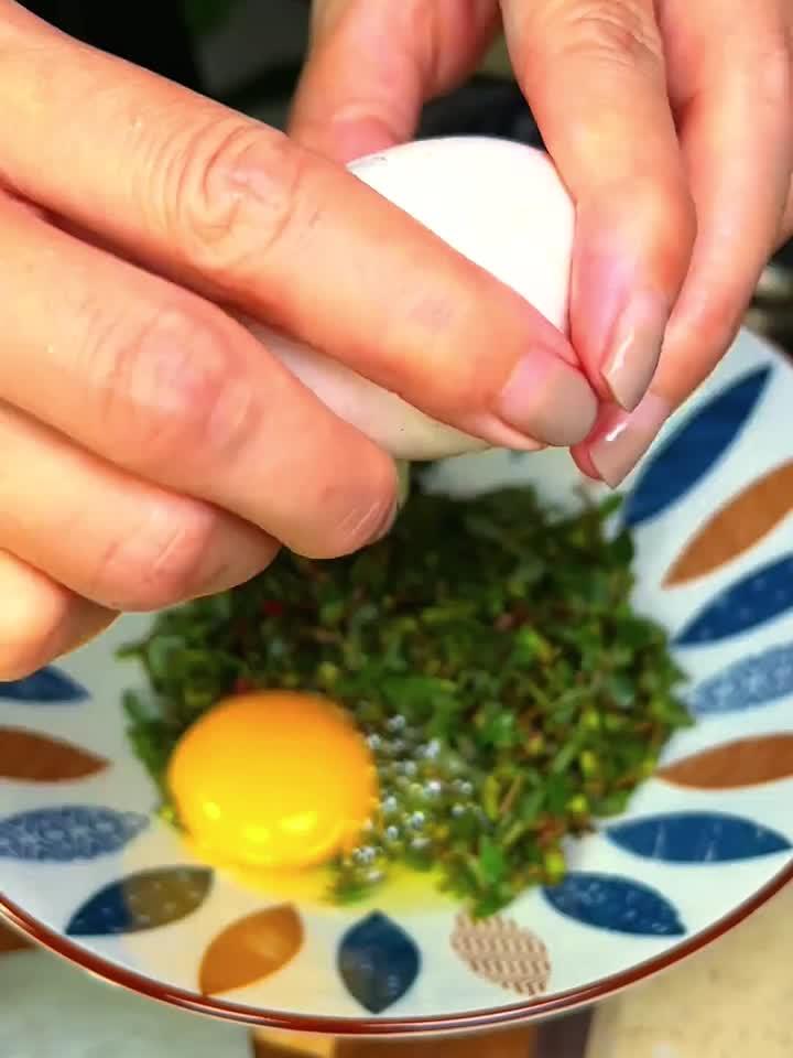 马齿苋蒸鸡蛋，解锁养生新吃法！