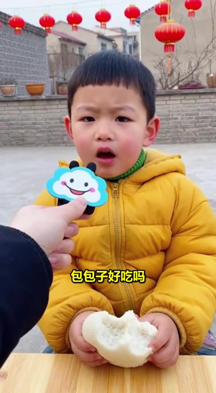 包子好吃到眼睛笑掉?萌娃的夸张形容绝了!