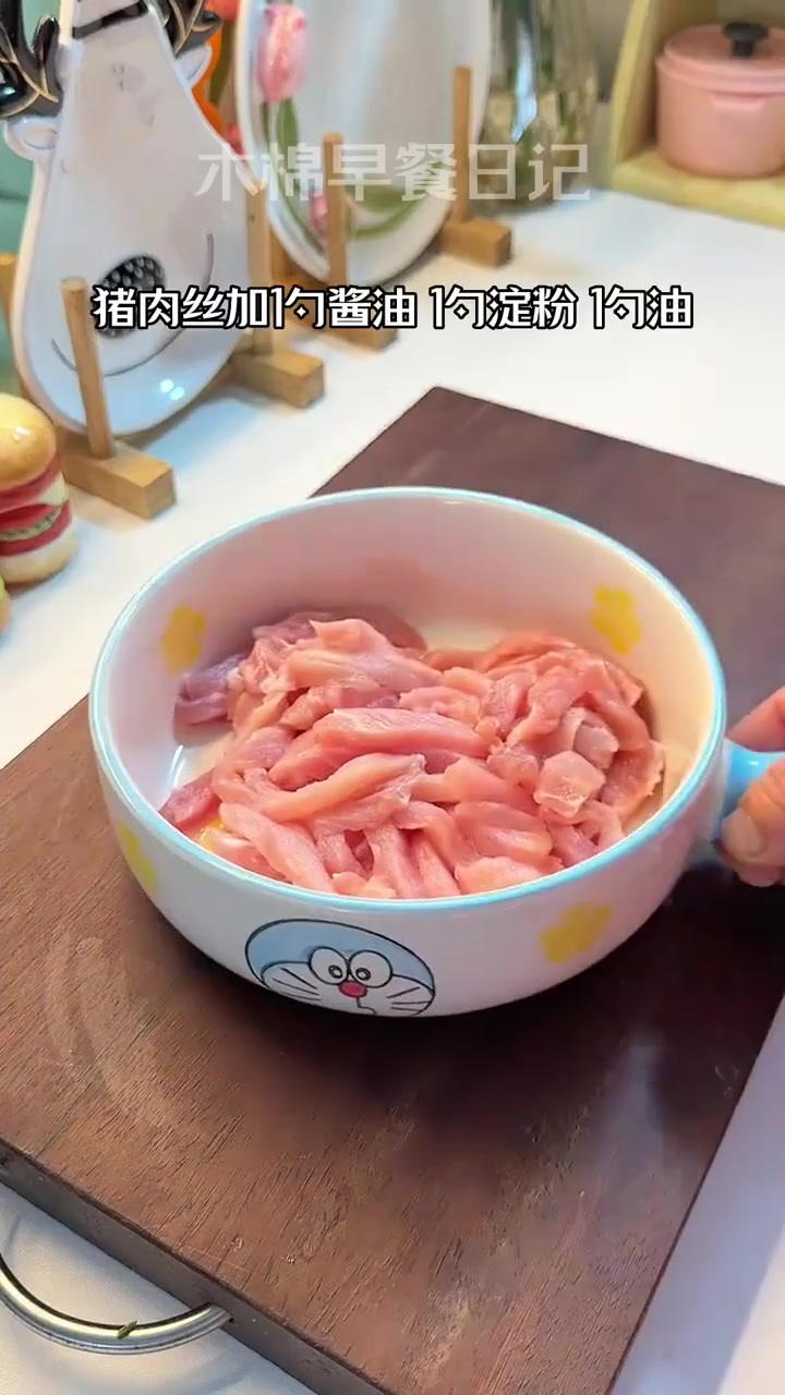 10分钟京酱肉丝卷饼周末给孩子做简单好吃的早餐