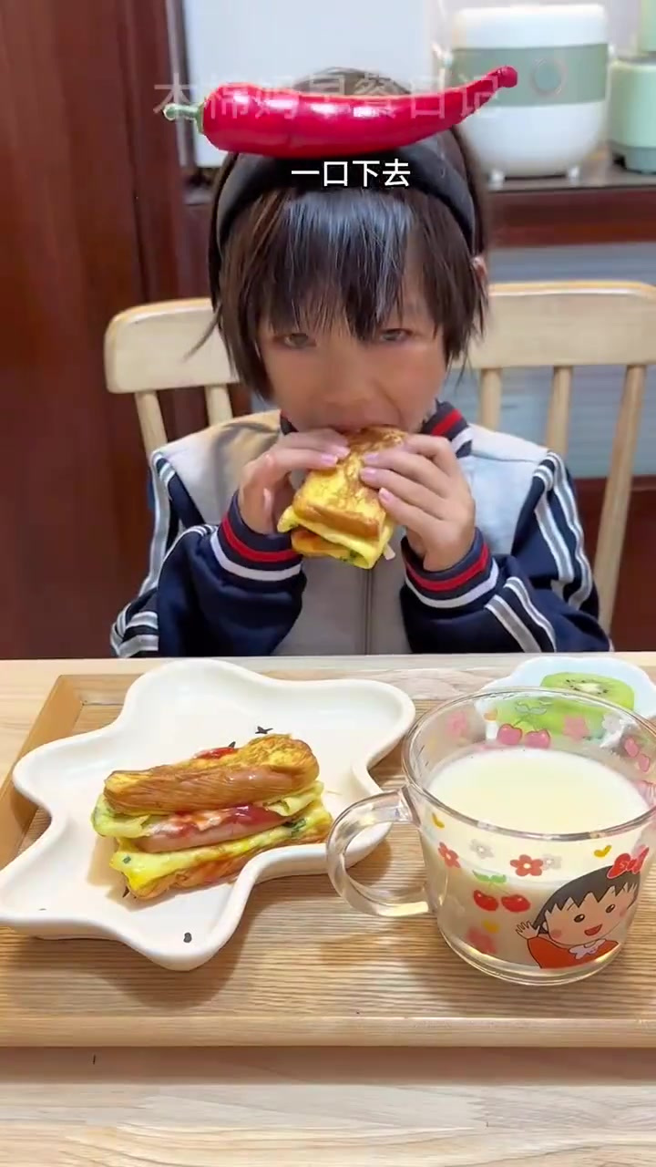 简单又营养的三明治，有菜有肉又有蛋