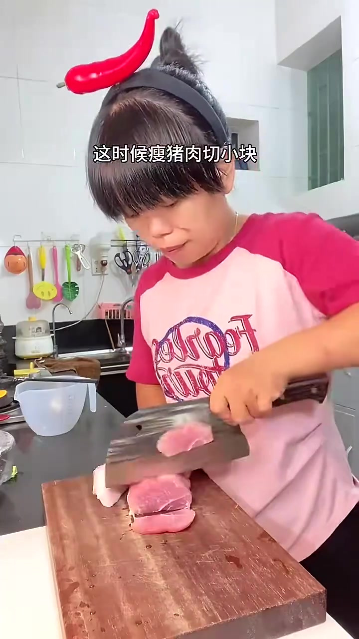 今天早餐给孩子做包子，两个抢着吃