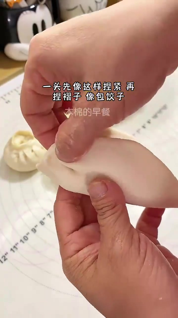 不会包子褶的学起来，还做了蔬菜饼，碴米粥