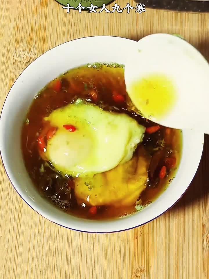 艾草煮蛋:一碗汤的功夫,吃出红润桃花面!