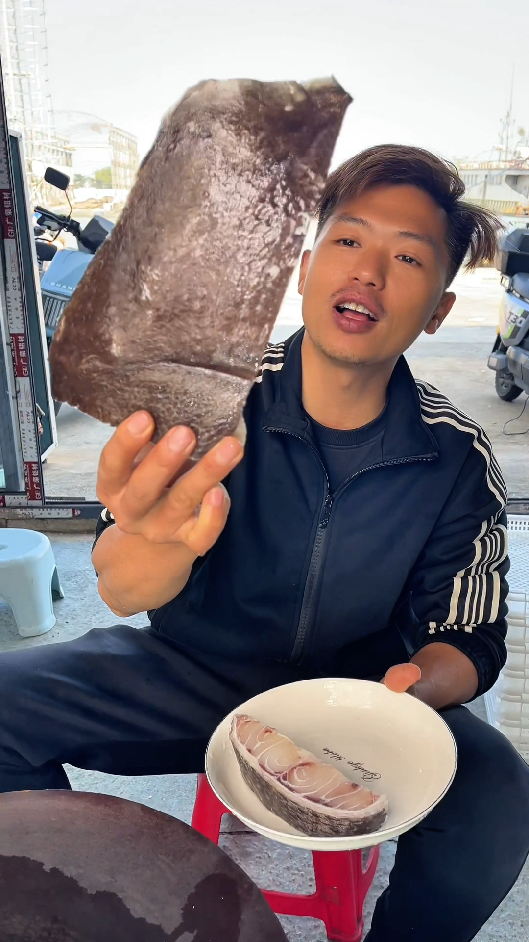 龙趸大石斑鱼随便煎一下味道鲜嫩味美，太好吃了