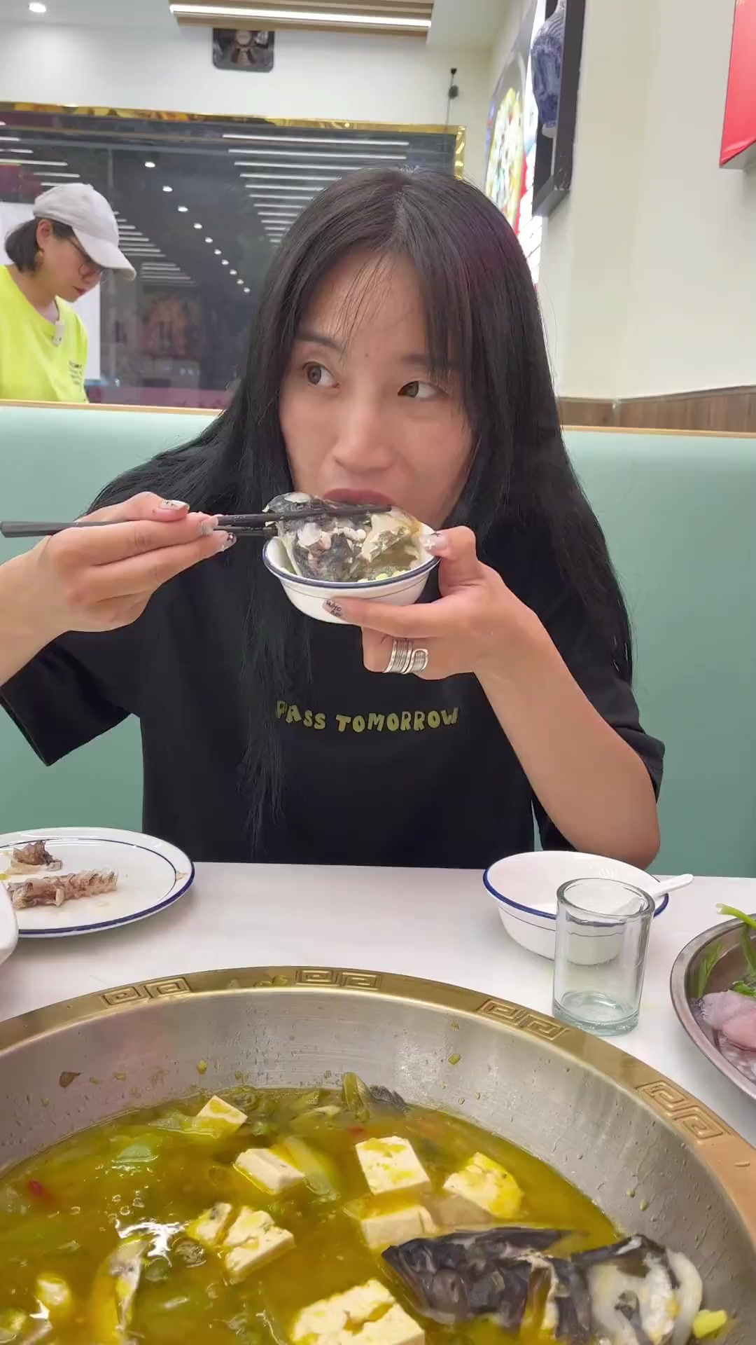 鲜椒鱼火锅，斤多的花鲢鱼自己挑