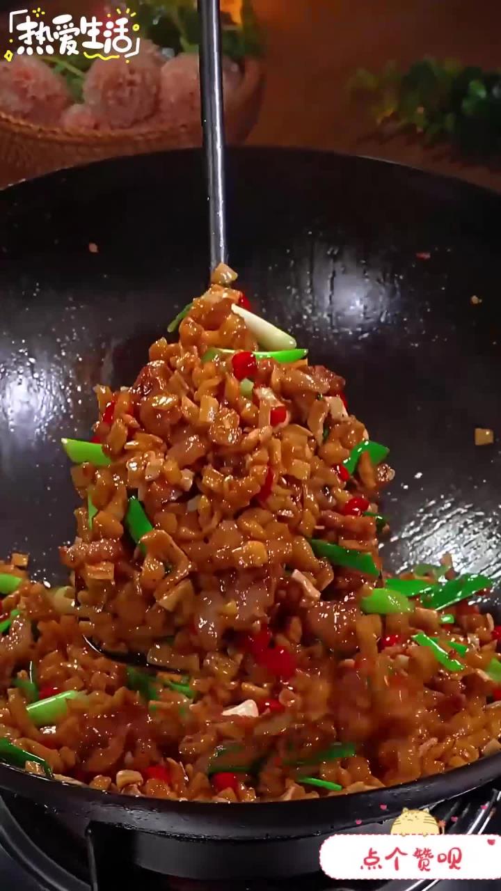 嘎嘣脆的萝卜干不管怎么炒都好吃，平时拿来拌一下也特别下饭