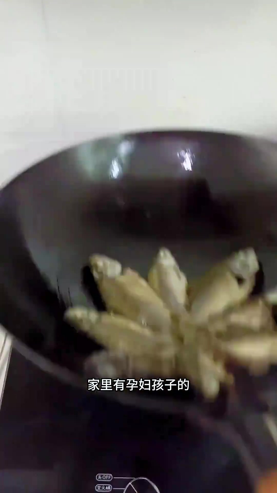 鲫鱼豆腐汤正确的做法，汤色奶白无鱼刺，营养健康老少皆宜