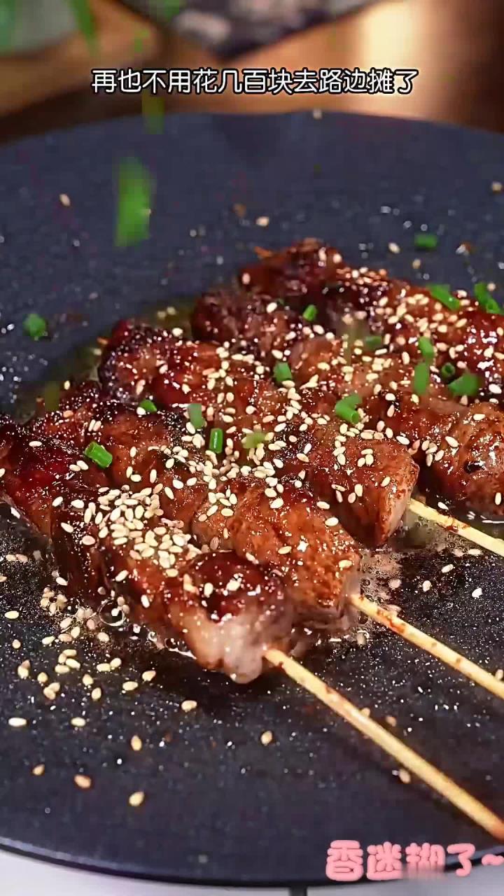 滋滋冒油的香酥五花肉串,在家自己做,一点不比外面差