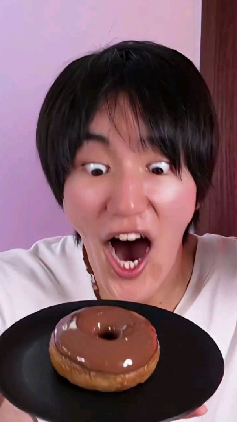 巧克力甜甜圈，好朋友就要一起吃