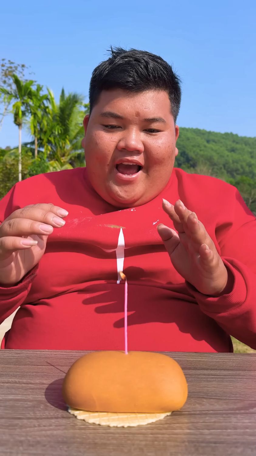 我的生日蛋糕被拍扁了