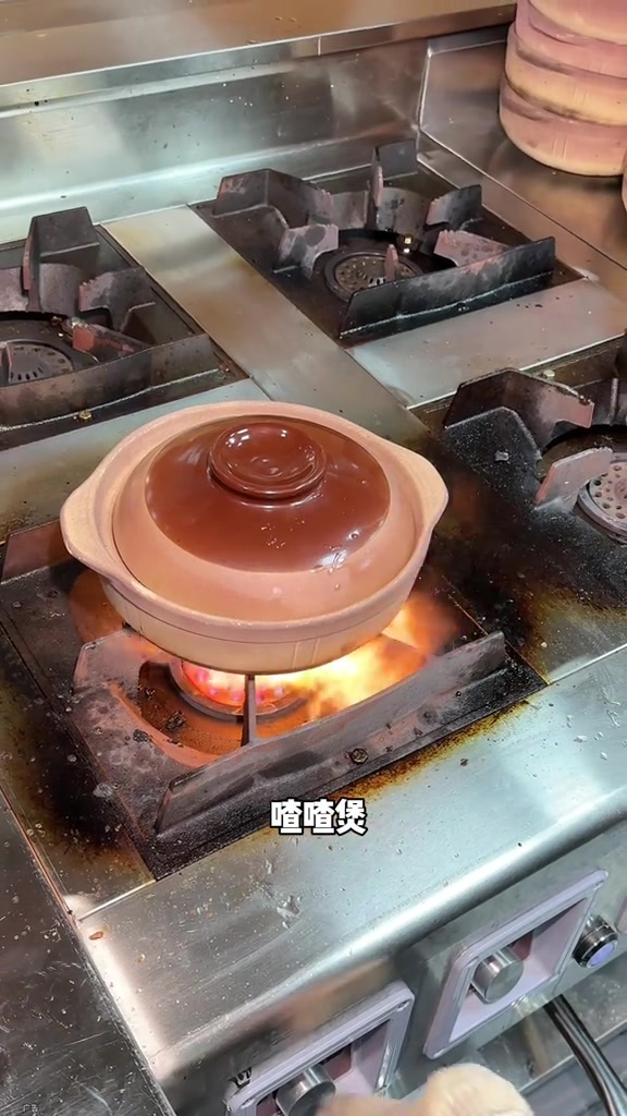 泉舜新开的这家喳喳煲真嘟吼吼吃