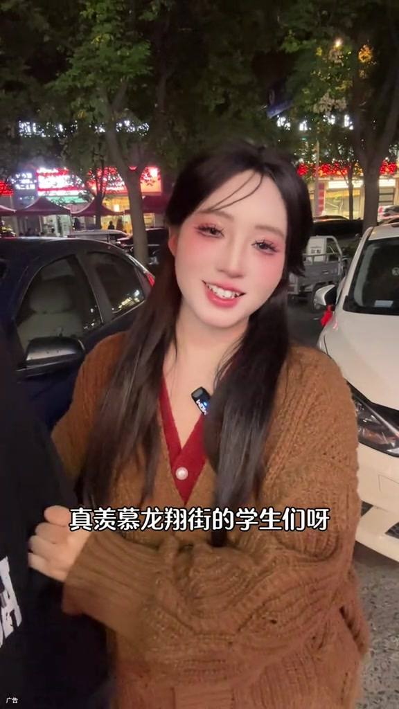 龙翔街的宝子们,人均十几就可以吃鸡爆虾啦