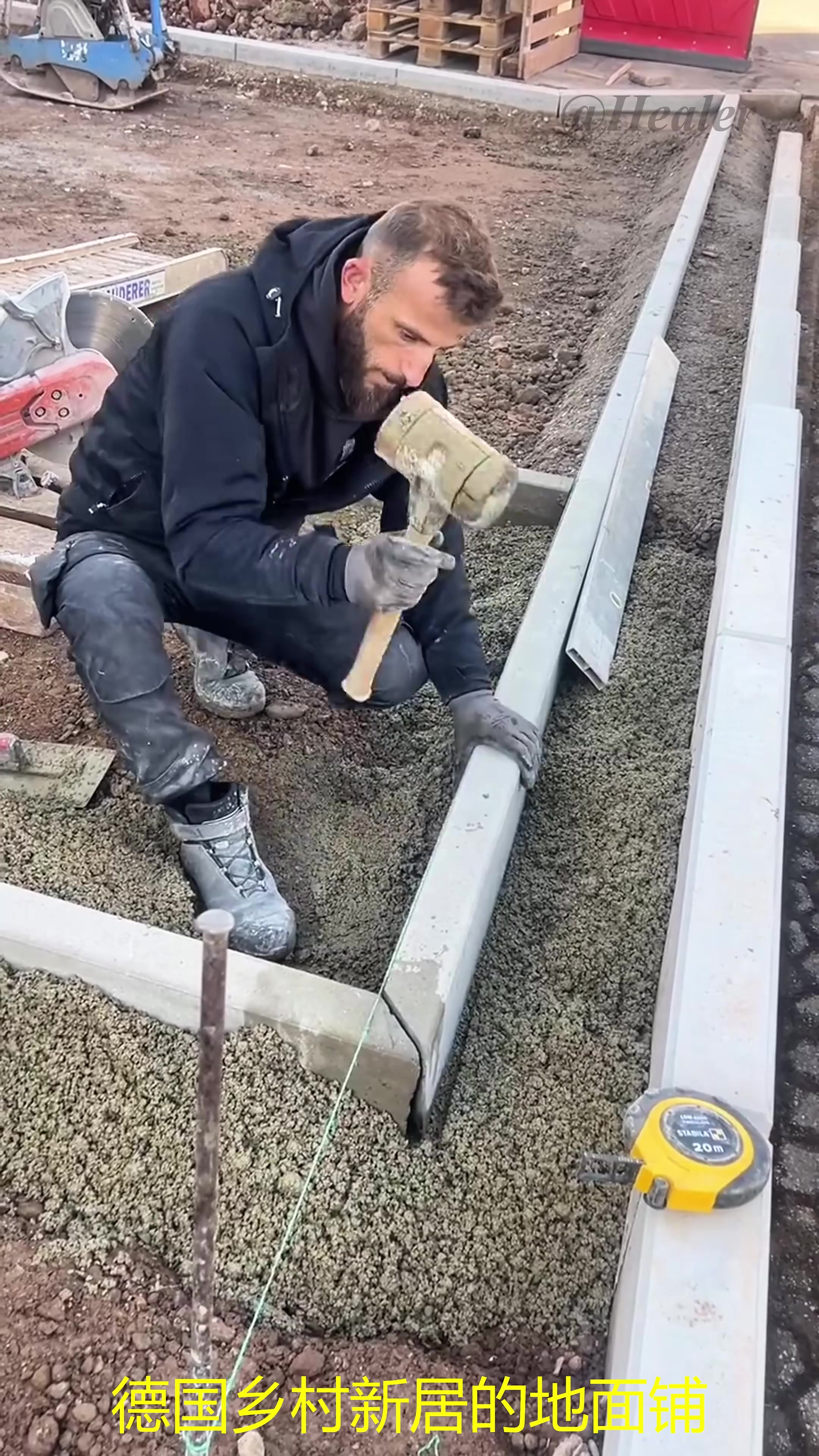 有人知道这是啥吗——易拉罐剪的小多肉盆
