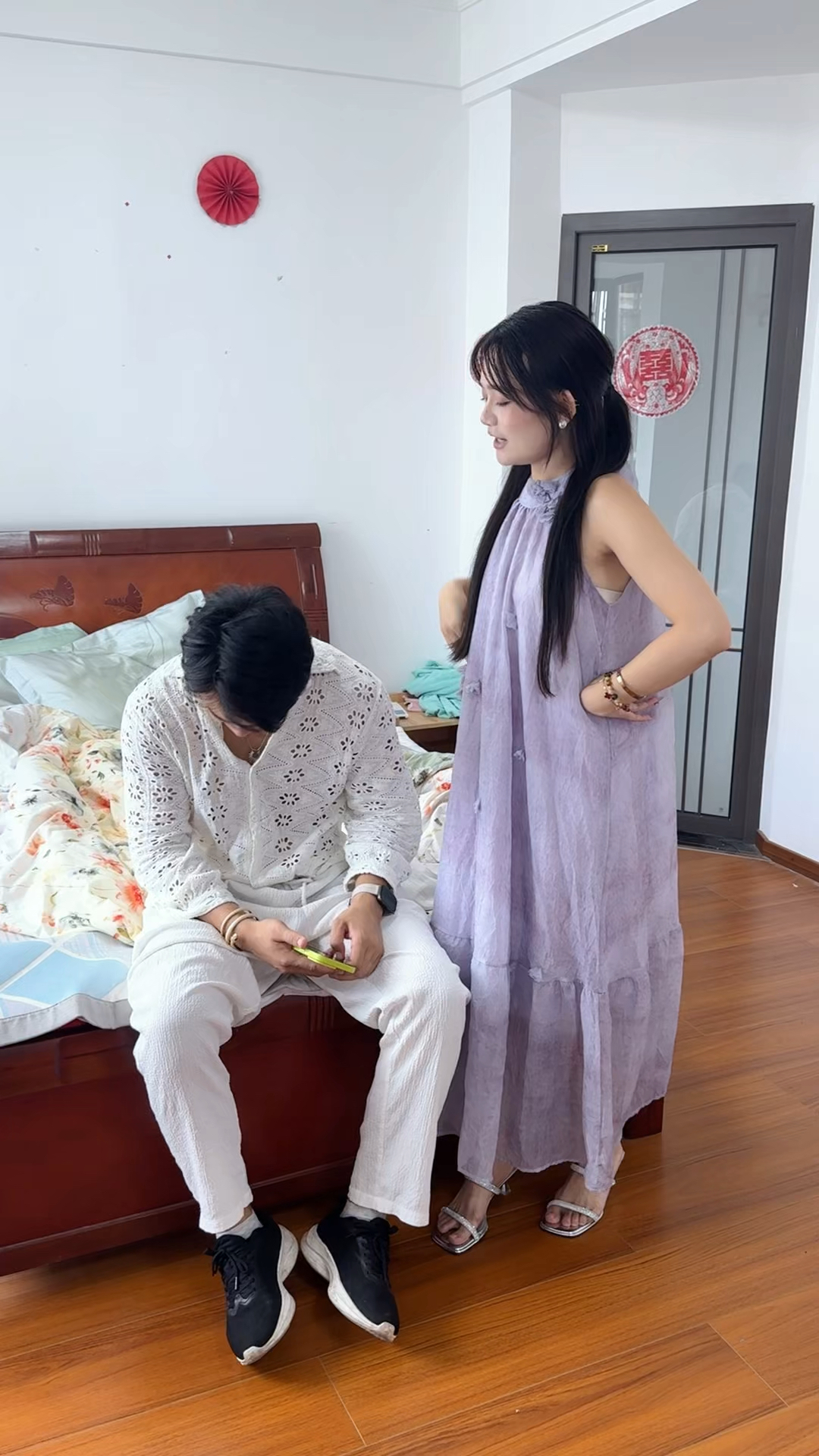 老公跟别的小姑娘聊了半年,攒了半年的私房钱都给别人了,谁知道那个人又是我
