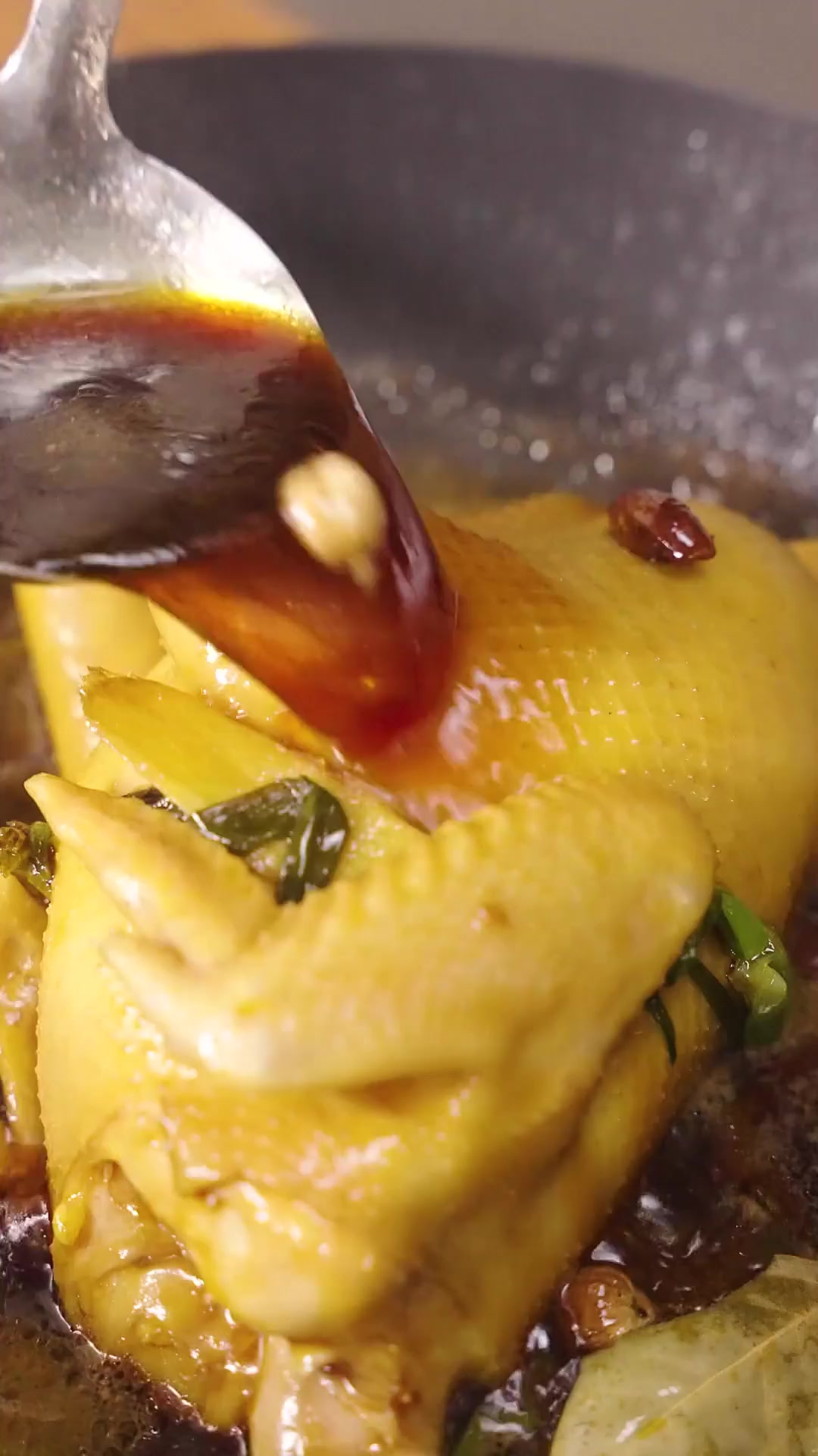 一定不要错过这道豉油鸡！选用特定的河田鸡，使用独特的豉油秘方