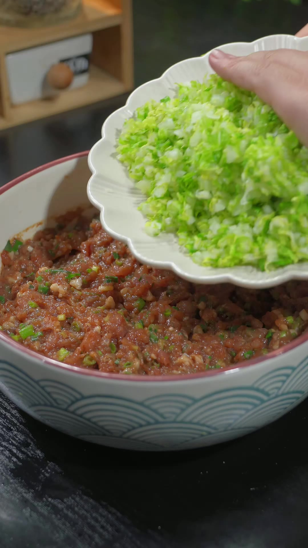 每年新年的饺子馅儿都是首选白菜馅儿，大家都吃什么馅儿的饺子可