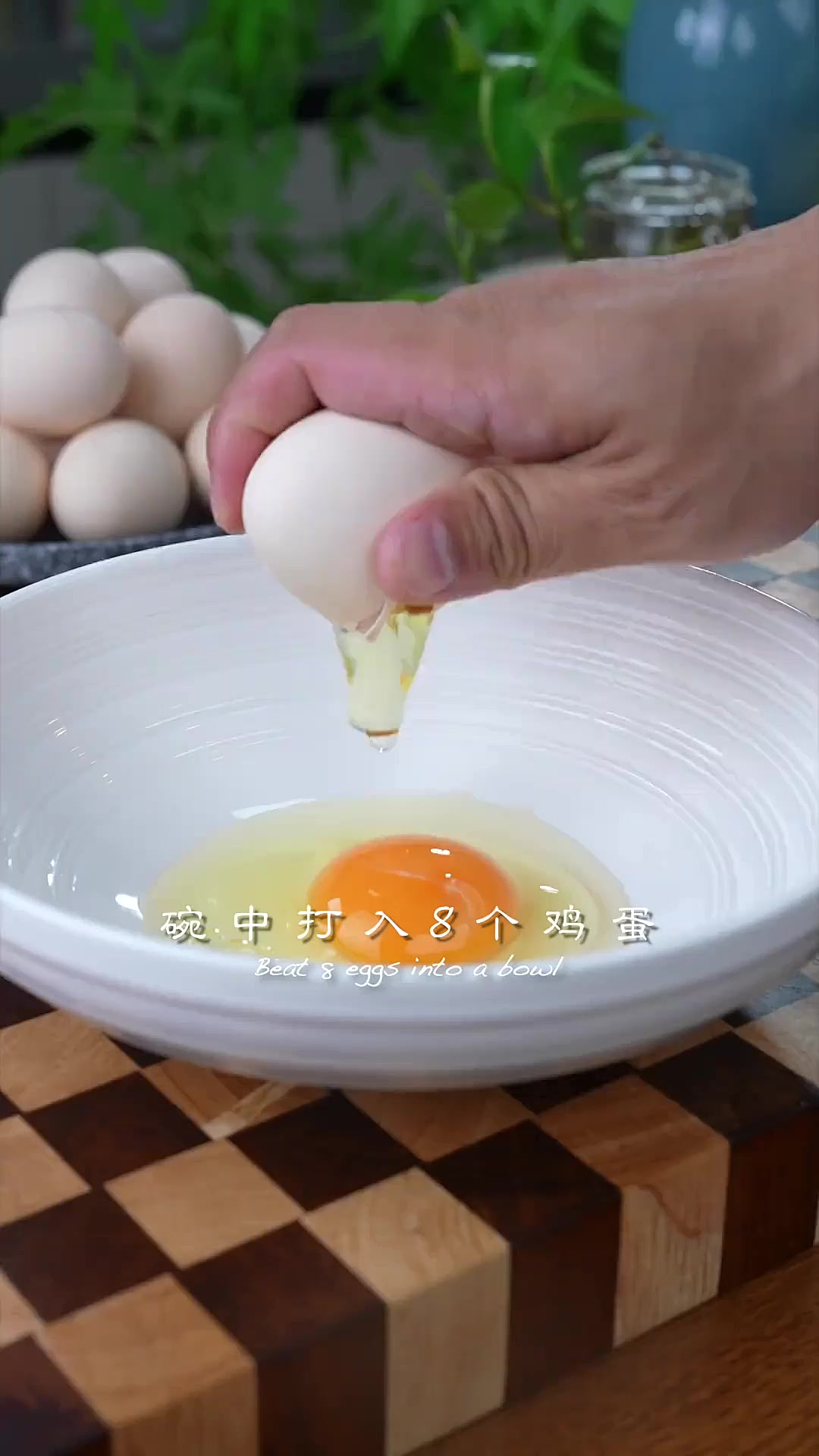 8个鸡蛋，简单一炒，居然比螃蟹还鲜！