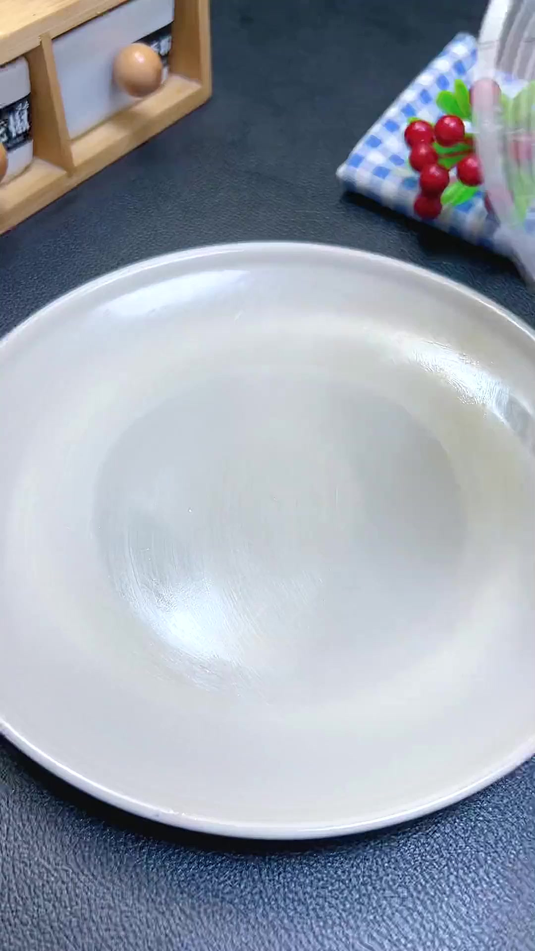 外脆里软的鸡蛋泡泡，搭配一碗香喷喷的胡辣汤，又是美美的一餐