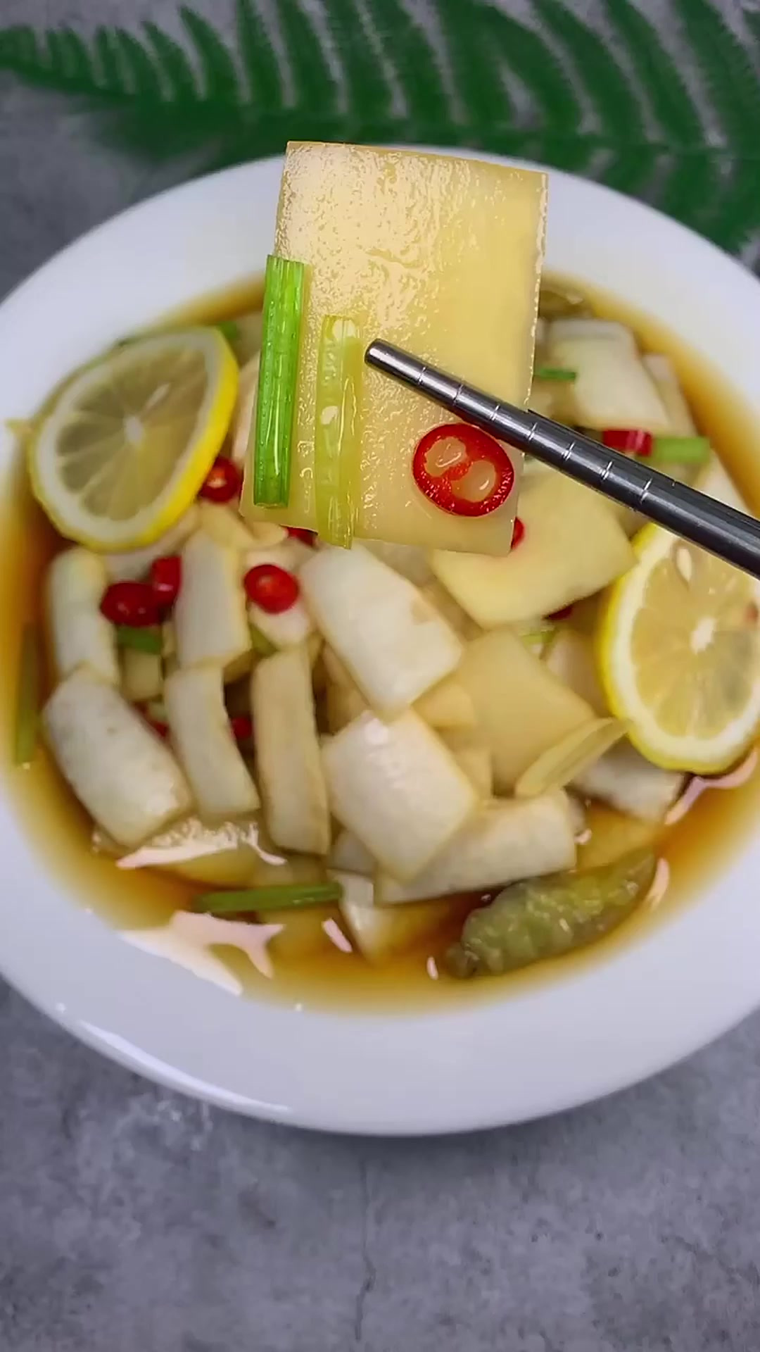 酸辣解腻的小凉菜凉拌萝卜皮来了，赶快做起来吧