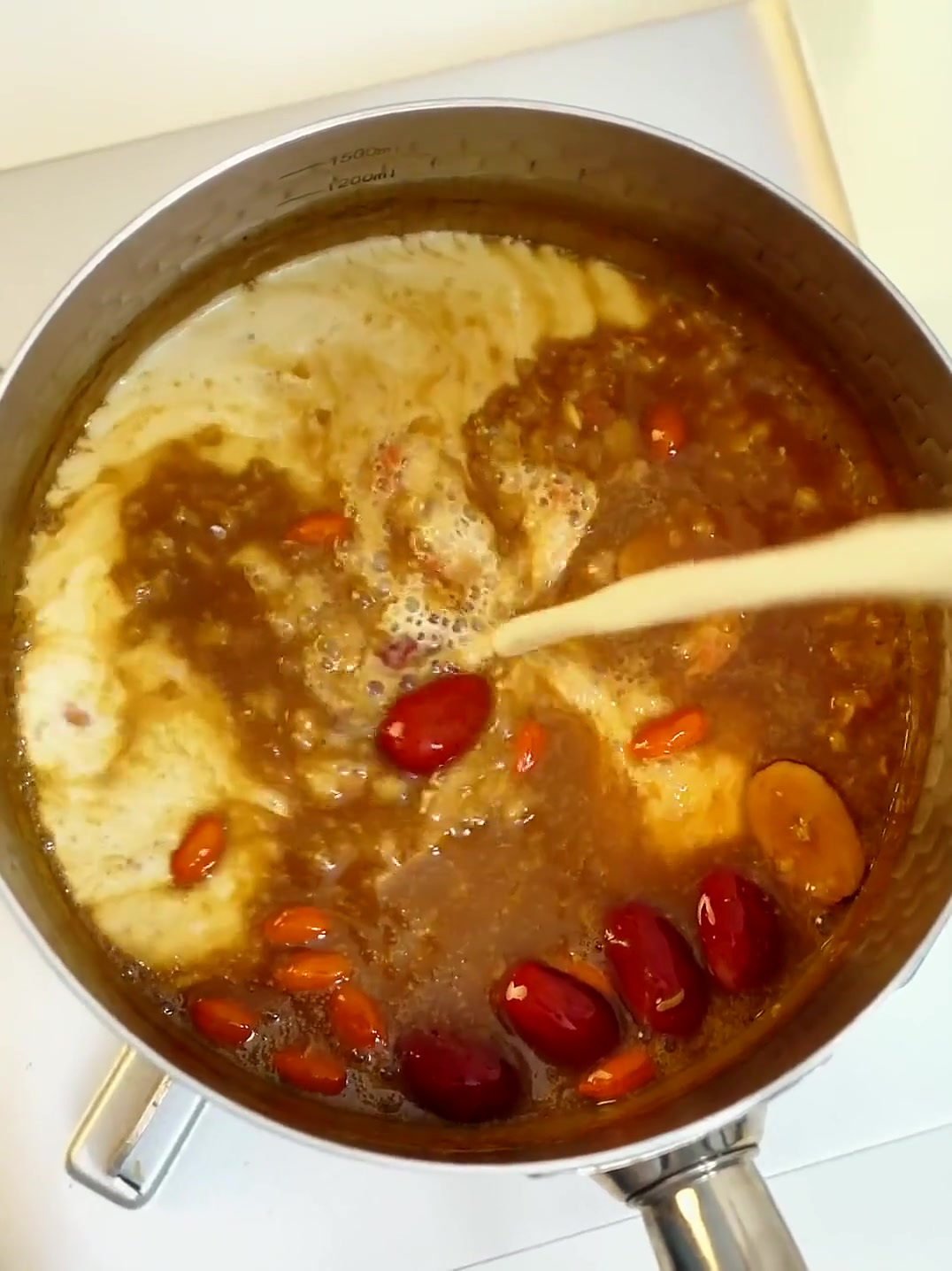 学会这个红枣燕麦奶茶，去给可爱的她做一份吧！