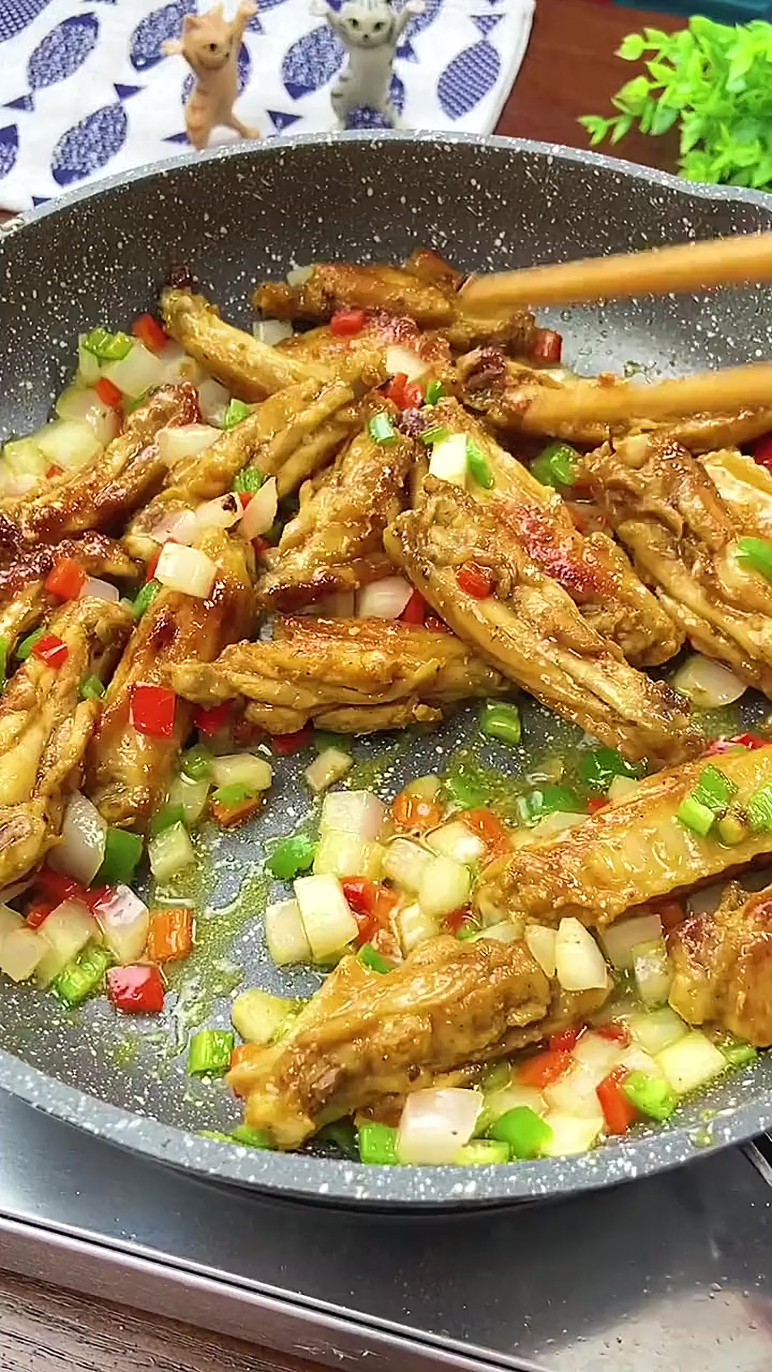 这样做的咖喱鸡翅，我两个小孩最爱吃