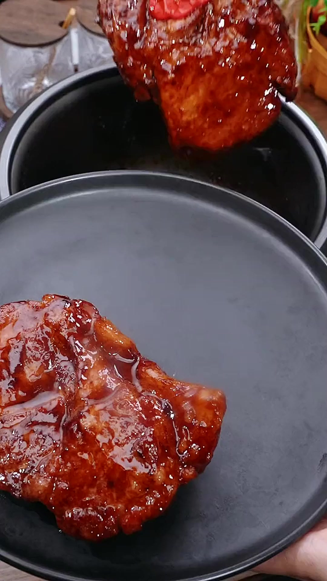 广式蜜汁叉烧肉，做法简单，只要你家有电饭锅就能轻松搞定