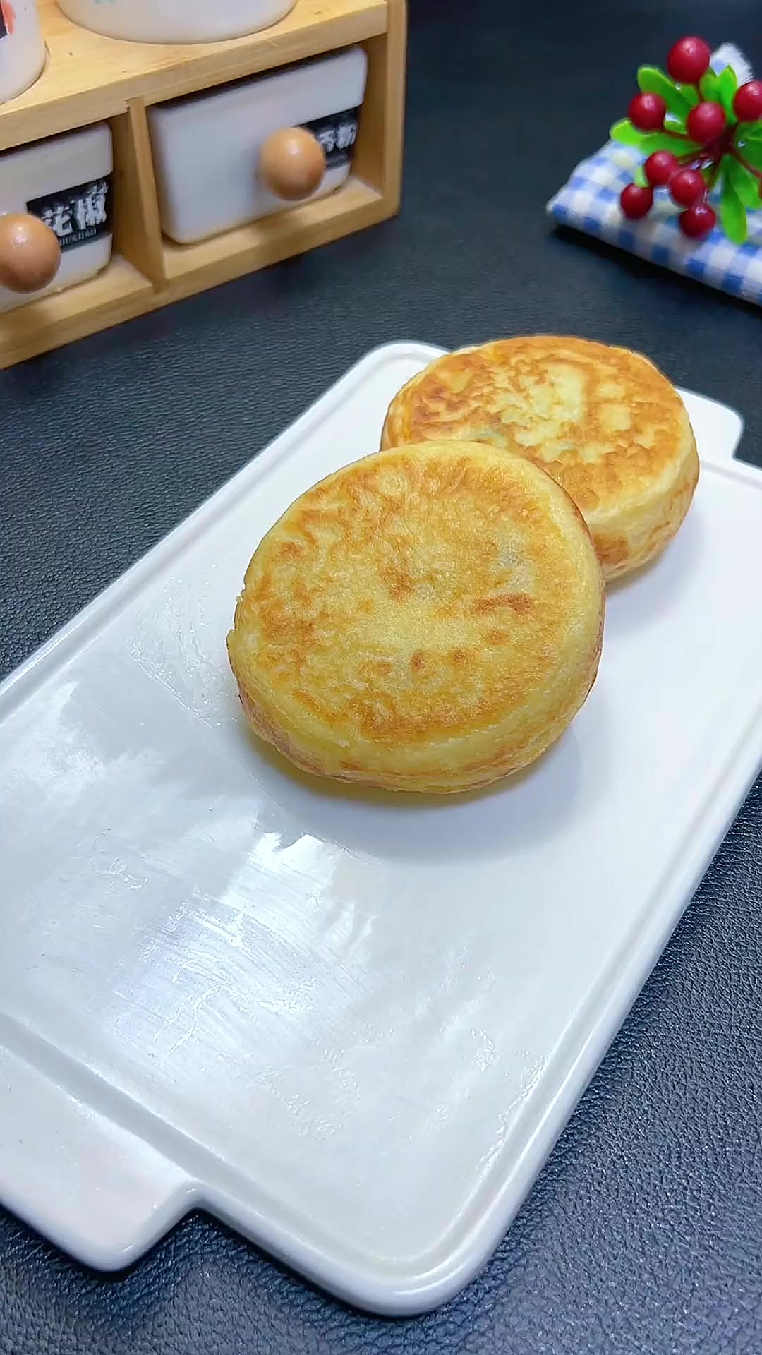 学校门口和小吃街卖的很火的鸡蛋汉堡，在家做十几分钟就搞定了