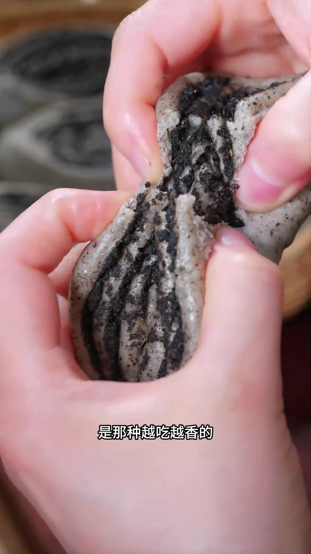比牛奶还补钙，这个黑芝麻馒头我经常做，特别软和还越嚼越香