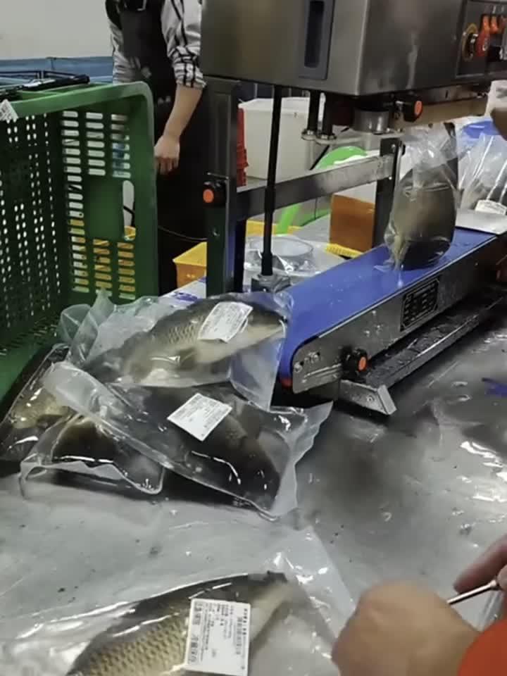 为什么打气针孔插进塑料袋。塑料袋不漏水?