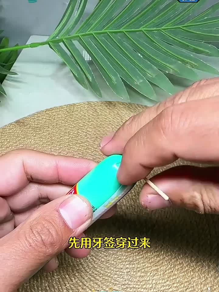 最简单打开火腿肠方法