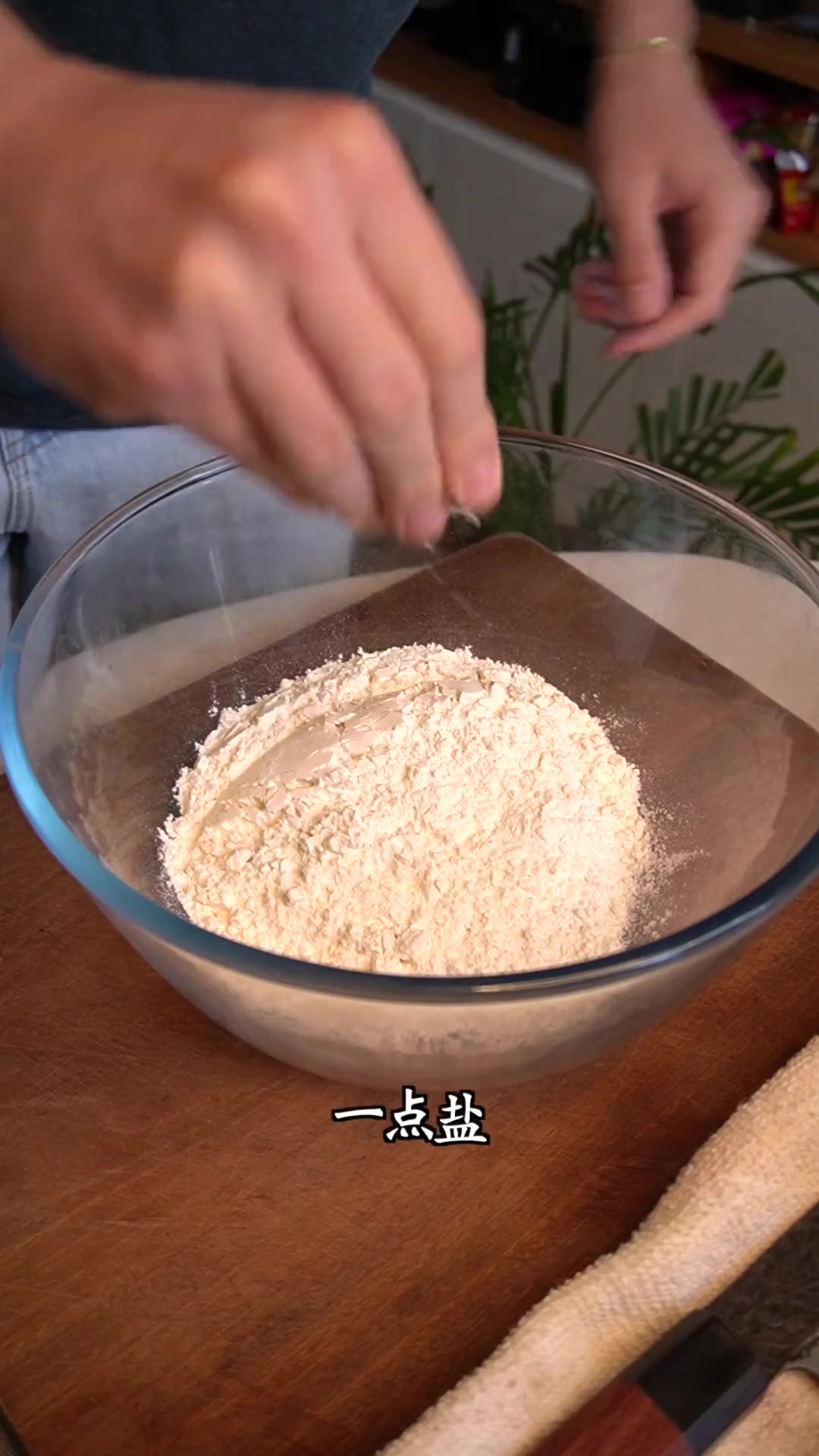 意大利除了披萨还有很多好吃的°大饼°，今天推荐这个超好吃的火腿奶酪饼