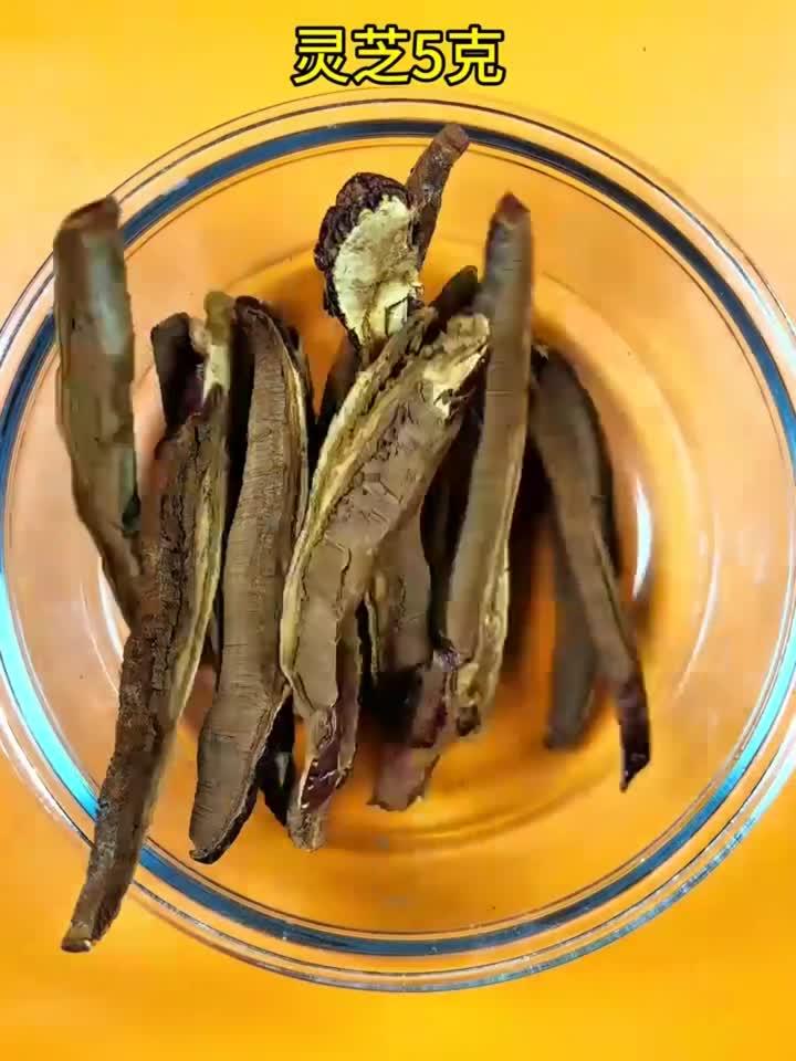 康养笔记:秋天给家人给自己来一杯灵芝红枣枸杞茶,身体舒服,精