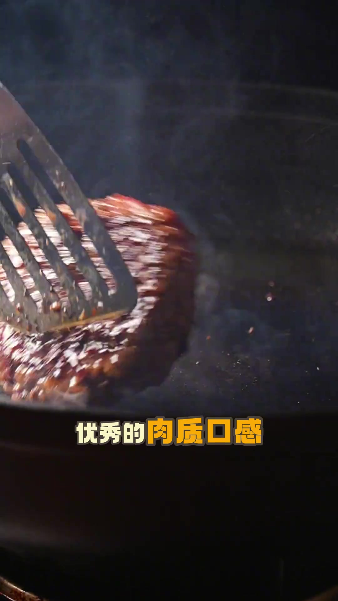 深夜宅家爽吃双层厚芝士辣香肠披萨汉堡 双层芝士萨拉米 Pizza Burger。Doubl