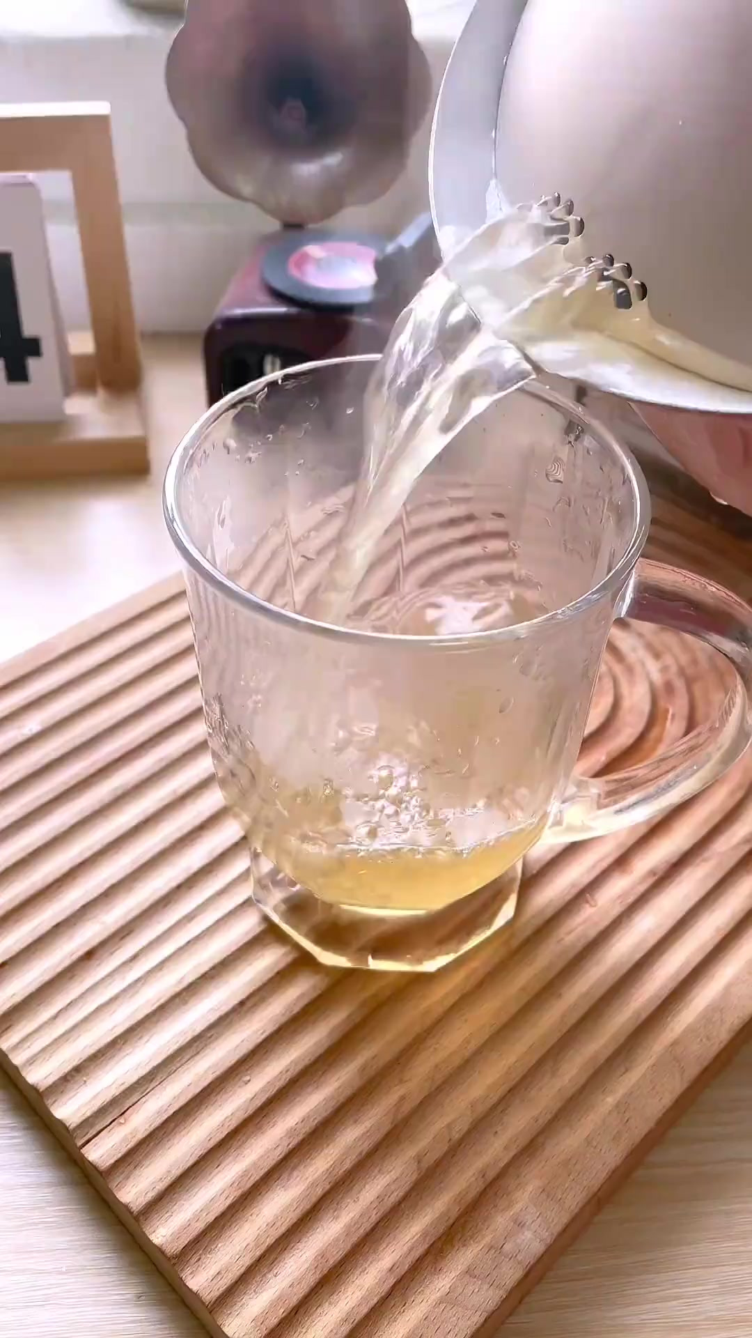 在家大鱼大肉吃多了,试试这个苹果刮油汤吧