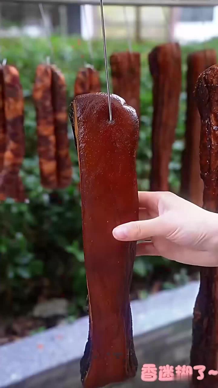 准备就要过年了,别只知道做烟熏腊肉了,试试做这个太白酱肉,酱香浓郁,肥而不腻,过
