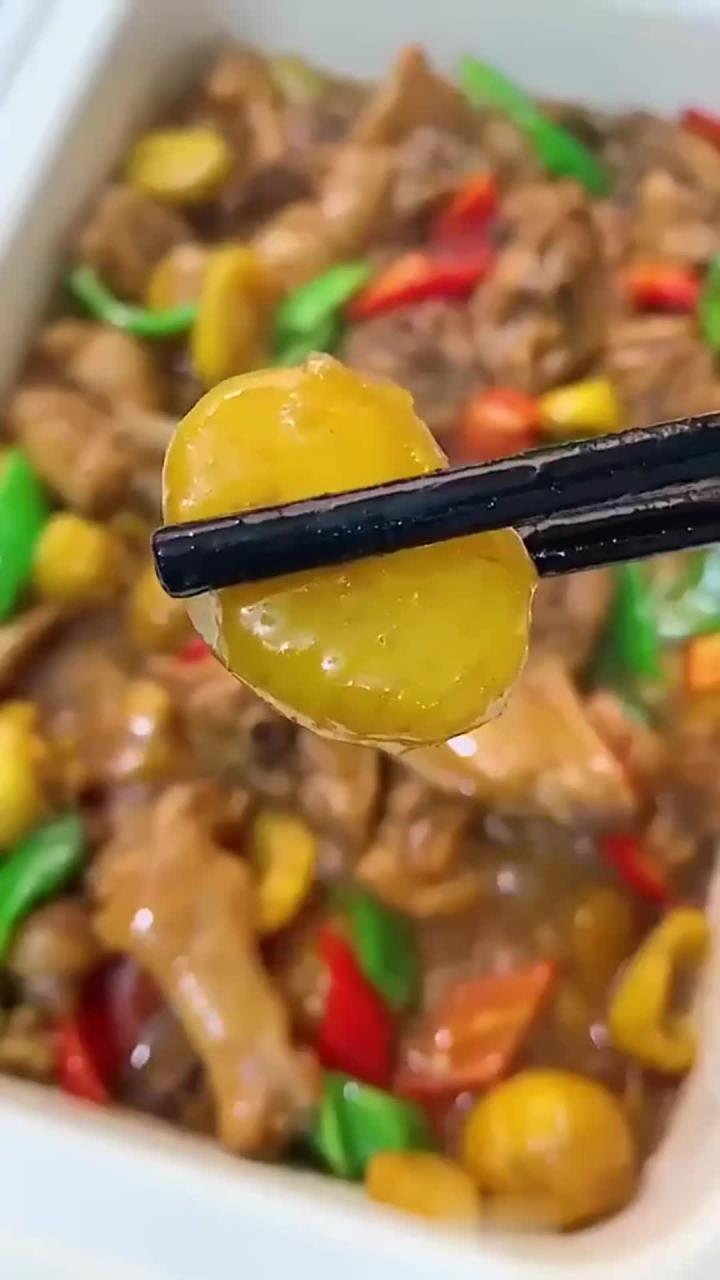 板栗烧鸡做法，吃板栗的季节，怎么能少了这一道菜，晚上安排！
